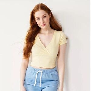 🍋FREE WITH PURCHASE 🫶🏻 SO. Crop Top Large Yellow Shirt Surplus V Neck Short Cap